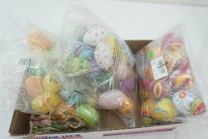 lot 225 image: Easter Party Decor, squishee eggs 12ct