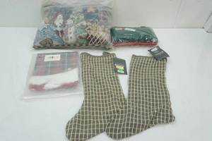 lot 229 image: Christmas Decor