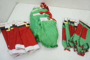lot 230 image: Christmas Aprons