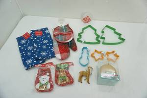 lot 269 image: Christmas Lot