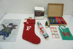 lot 270 image: Christmas Lot