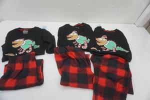 lot 291 image: Christmas Pajama Sets (4ct)