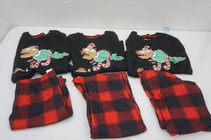 lot 292 image: Christmas Pajama Sets (4ct)