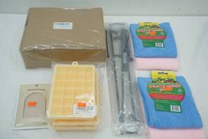lot 371 image: Variety Lot sprinkler, fresh veggie pouches, garden flag holder, scent cards