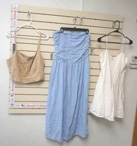 lot 409 image: Womens Clothes Lot. Universal Threads & A New Day