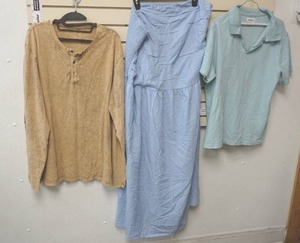 lot 427 image: Clothes Lot