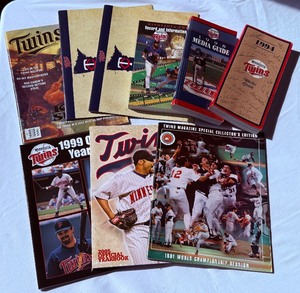 lot 75 image: (9) Minnesota Twins Various Magazines, Media Guides, Year Books, and Calendars