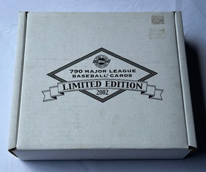 lot 5 image: 2002 Topps Home Team Advantage Limited Edition Factory Sealed Baseball Card Set - Numbered 0581950 - RARE
