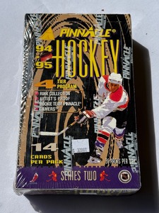 lot 42 image: 1994-95 Pinnacle Hockey 36 Pack Card Set