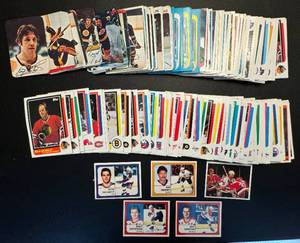lot 138B image: 128 Card 1977-1988 Topps Vintage Hockey