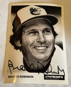 lot 112B image: Brooke Robinson Singed 5x7 Baseball Photo