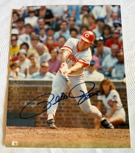 lot 9B image: Pete Rose Signed 8x10 Baseball Photo