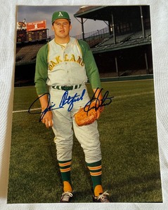 lot 14B image: Jim Catfish Hunter Signed 8x10 Baseball Photo