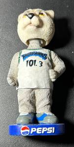 lot 230 image: Crunch Bobblehead Minnesota Twins Baseball