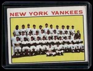 lot 120A image: New York Yankees   1964 Topps #433 New York Yankees Baseball Card