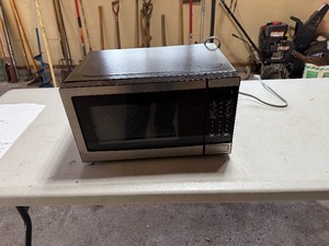 lot 35 image: MICROWAVE