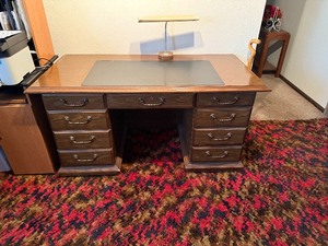 lot 38 image: DESK