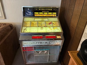 lot 40 image: JUKE BOX