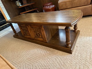 lot 41 image: COFFEE TABLE
