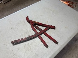 lot 70 image: FENCE STRETCHER