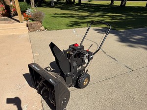 lot 89 image: SNOW BLOWER