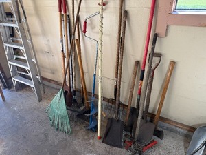 lot 92 image: SHOVELS RAKES TRIMMERS AND MORE