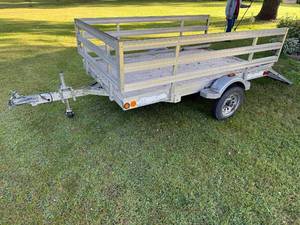 lot 1 image: ALIMINUM TRAILER, TILT DECK WITH RAMP
