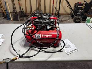 lot 4 image: AIR COMPRESSOR