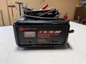 lot 8 image: BATTERY CHARGER