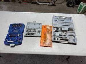 lot 10 image: SMALL TOOL KITS