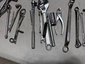 lot 13 image: VARIOUS HAND TOOLS