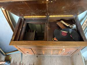 lot 103 image: STEREO CABINET