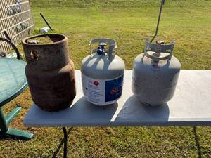 lot 107 image: PROPANE TANKS