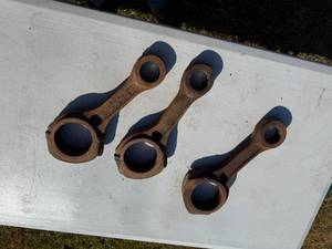lot 113 image: CONECTING RODS