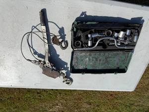 lot 128 image: SOCKET SET AND COME ALONG