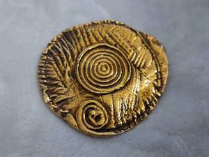 lot 63 image: Vintage Jean David 1977 Gold Tone BroochPendant