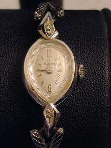 lot 69 image: 14K Bulova Vintage Ladies Watch