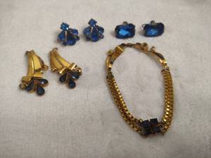 lot 71 image: Gold Tone & Sapphire Colored Vintage Jewelry