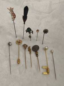 lot 72 image: Assorted Hat Pins