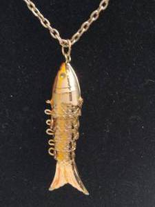 lot 78 image: Gold Tone Articulated Fish Pendant