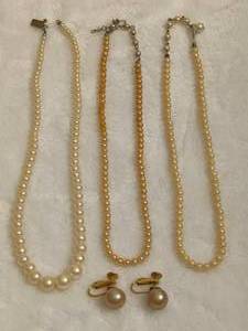 lot 84 image: Marvella Stamped Pearl NecklacesEarrings