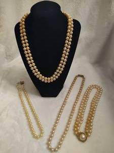lot 85 image: Assorted Pearl Necklaces