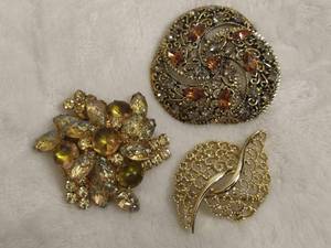 lot 87 image: Lot of Gorgeous Brooches