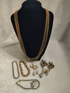lot 90 image: Stamped Vintage Jewelry