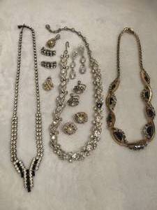 lot 98 image: Lot of Rhinestone Jewelry Pieces