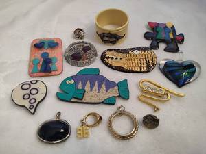 lot 107 image: Lot of Assorted Pins & Pendants