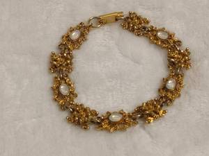 lot 89 image: Vintage Floreza Bracelet