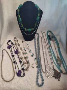 lot 114 image: Lot of Blues & Greens Vintage Necklaces