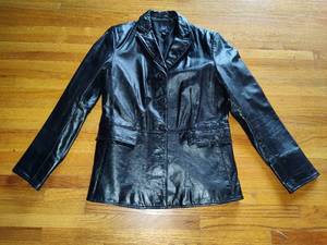 lot 186 image: Vintage Gap Black Leather Ladies Jacket