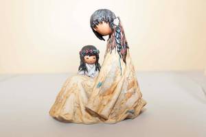 lot 39 image: DeGrazia Goebel Navajo Mother Figurine